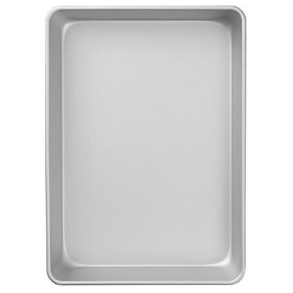 Picture of Wilton Performance Pans Aluminum Quarter Sheet Cake Pan, Durable Aluminum Heats Evenly and Holds its Shape Use After Use, 9 x 13-Inch