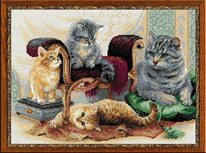 Picture of RIOLIS 1327 - Feline Family - 15.75" x 11.75" Zweigart 14ct. Whiite AIDA 30 Colors