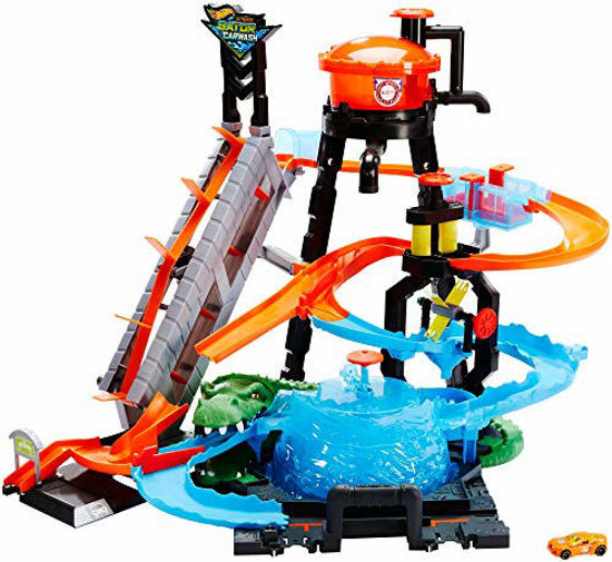 Picture of ULTIMATE GATOR CAR WASH PLAY SET