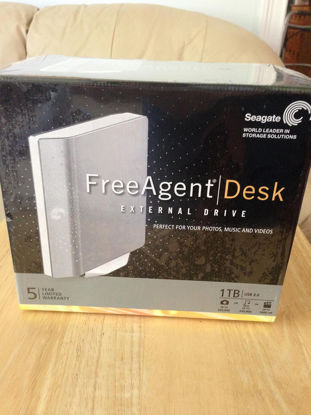 Picture of Seagate FreeAgent Desk 1 TB USB 2.0 Desktop External Hard Drive ST310005FDA2E1-RK (Silver)