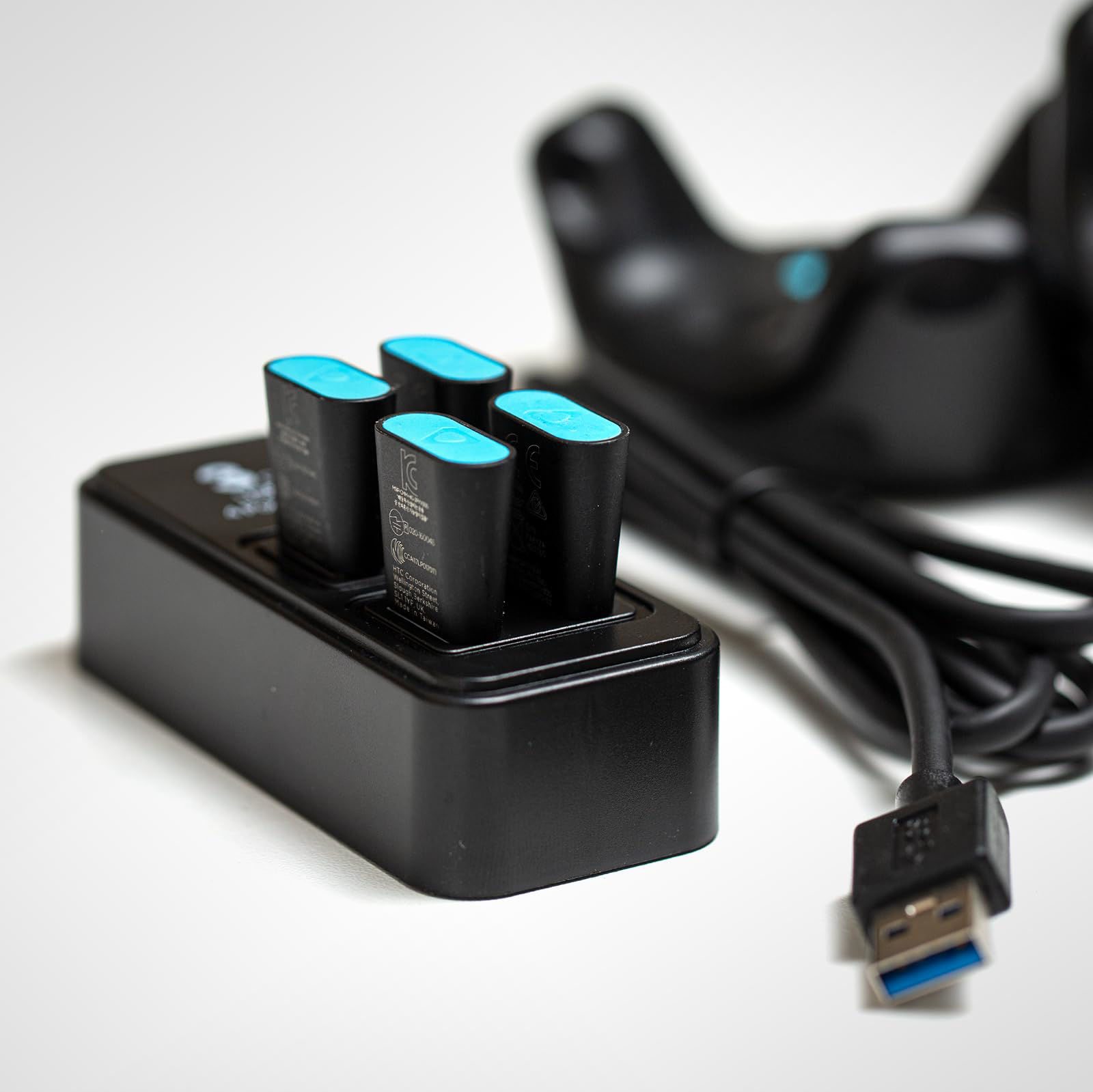 VIVEトラッカー3.0 USBアダプター 4個セット Amazon.com: 4-port USB Hub for VIVE Tracker USB dongles and