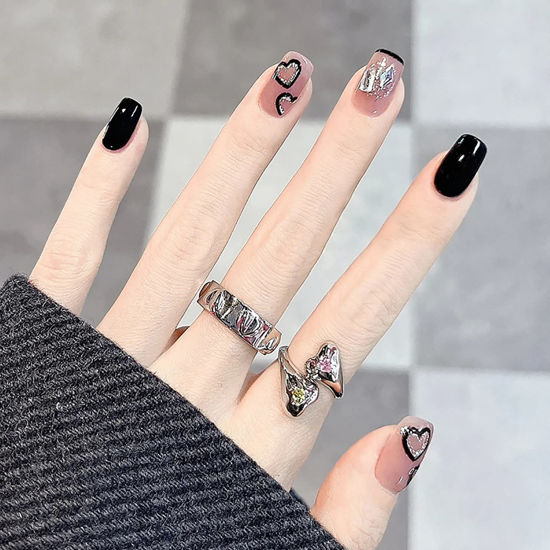 Short Nails - Embracing Simplicity with Chic Designs and Patterns