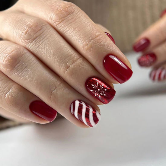 Picture of Curvlife Press on Nails Acrylic Fake Nails with Design Full Cover False Nails for Women Reusable Nail Kit with Nail Glue Adhesive Tabs Nail File (Pale and crimson, 30pcs)