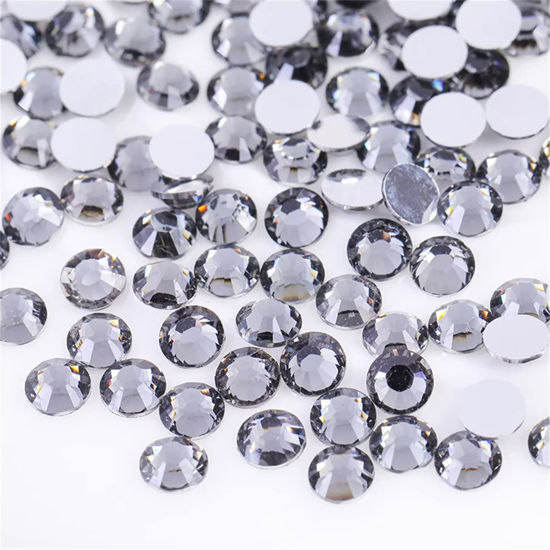 Picture of 1000 Pieces SS20 5mm Flatback Rhinestones Clear Glass Round Gems Crystals for Nail Art DIY Crafts Clothes Shoes Bags （Light Grey）