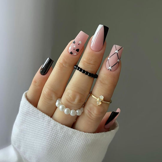 Picture of 24Pcs Valentines Day Square Press on Nails Medium Coffin Fake Nails Heart False Nails Black Full Cover Artificial Acrylic Nails Matte Design Valentines Glue on Nails for Women Stick on Nails Set