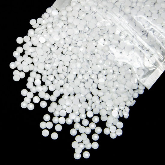 Picture of qiipii 4700PCS 3mm White Resin Rhinestones for Crafting Pure White Flatback Jelly Resin Stones Bulk SS10 Non-Hotfix Diamonds Gems Charms for Nails Face Eyes Makeup Body Mug Tumblers Bottles DIY Crafts