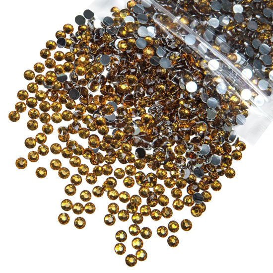 Picture of qiipii 620PCS 6mm Brown Resin Crystal Rhinestones for Crafting Amber Brown Flatback Stones Bulk SS30 Non-Hotfix Diamonds Crystals Gems Charms Supplies for Nails Face Eyes Makeup Tumblers DIY Crafts